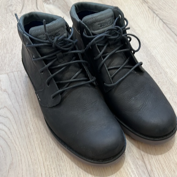 Teva Men’s Boot - Like New - Picture 2 of 7
